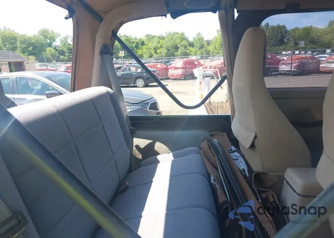 2000 Jeep Wrangler / Tj Sahara from USA, damaged, VIN 1J4FA59S0YP748057